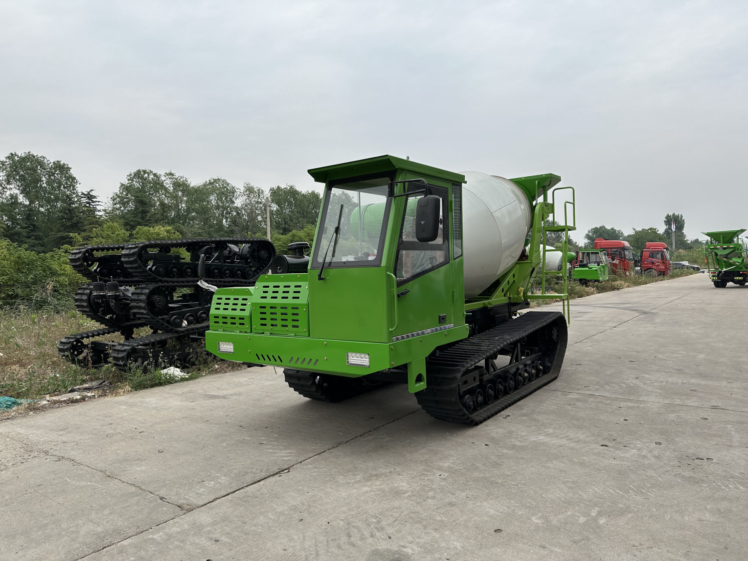Crawler Concrete Mixing Equipment real photo 2