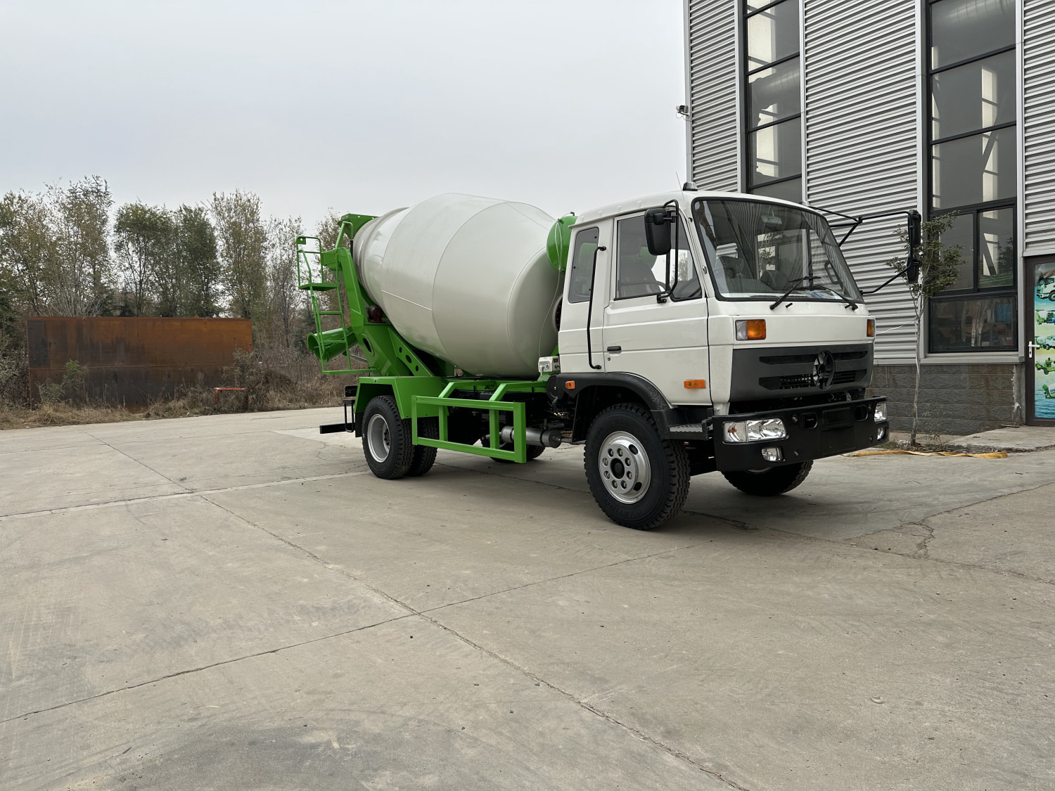 Dongfeng Cab Mixing Equipment real photo 3