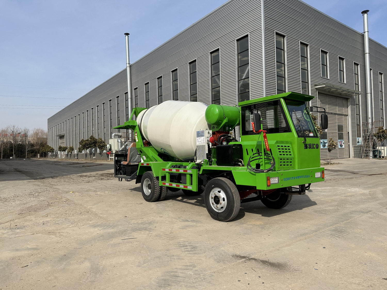 Two-way Driving Concrete Mixer real photo 2