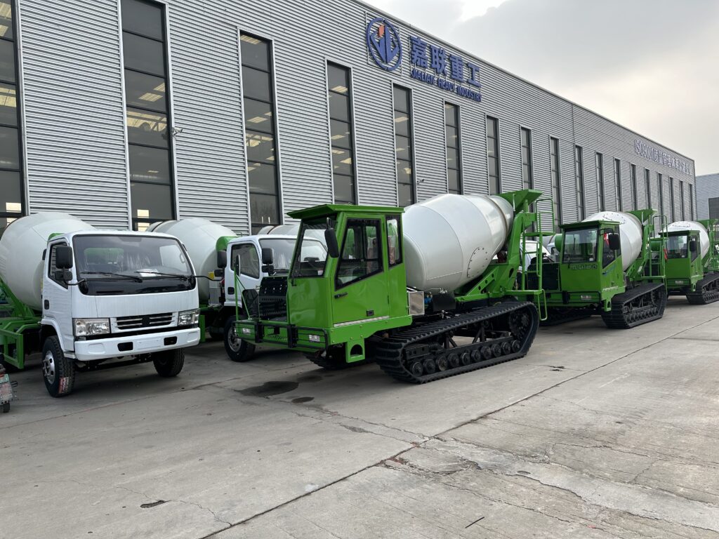 Tracked Concrete Mixer Truck for Rough Terrain Construction Tracked Concrete Mixer Truck for Challenging Construction Environments