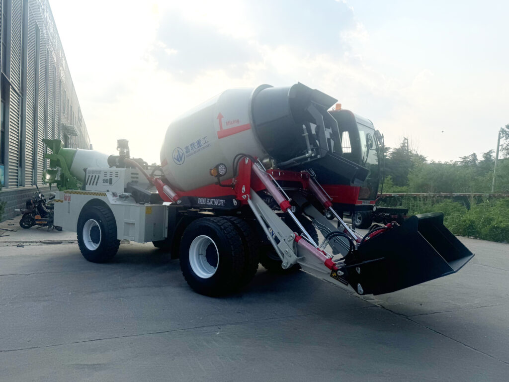 JL5500 Rear-Mounted Self-Loading Concrete Mixer real photo 2