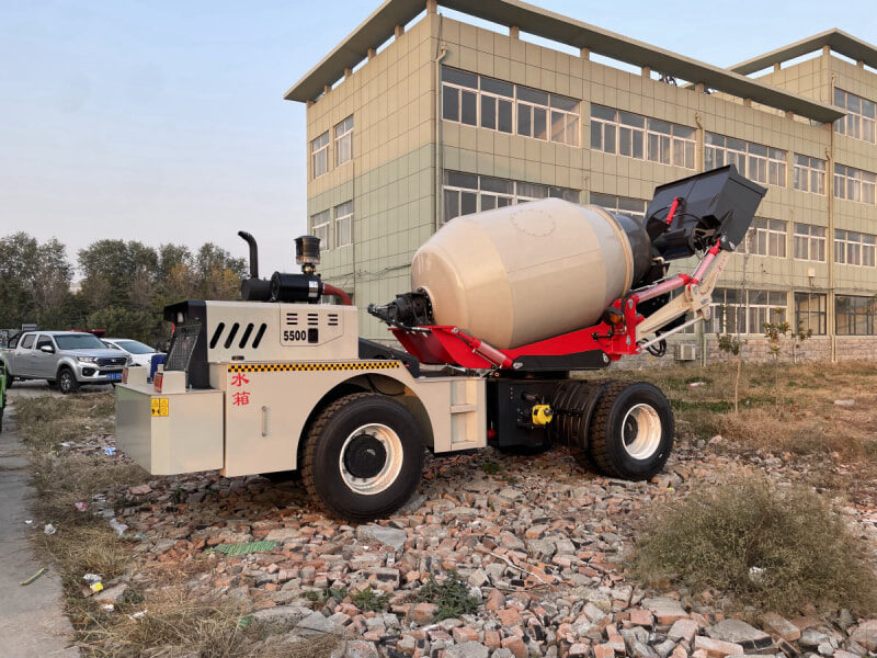 JL5500 Rear-Mounted Self-Loading Concrete Mixer real photo 3